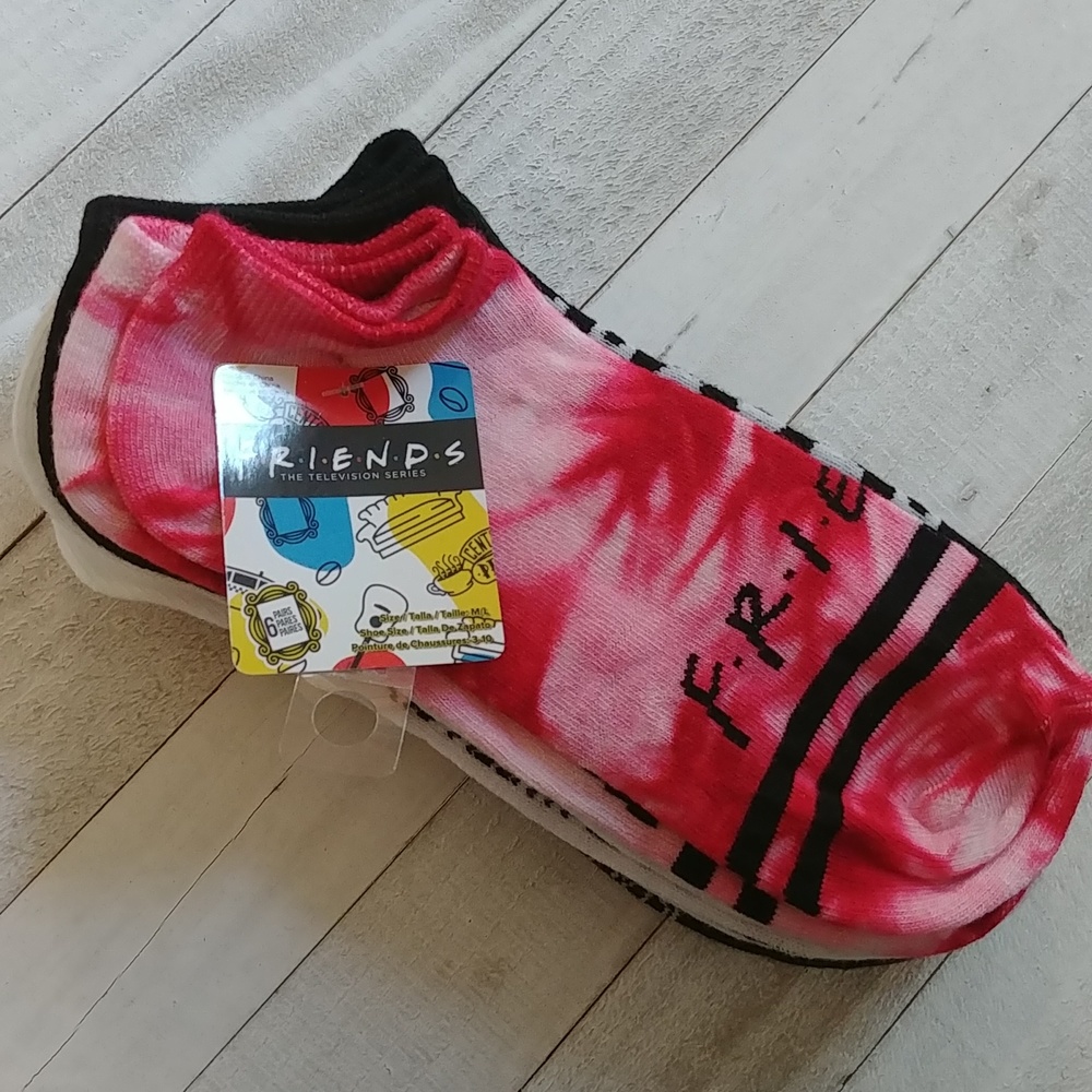 NWT 6 Pack Authentic Friends Socks
